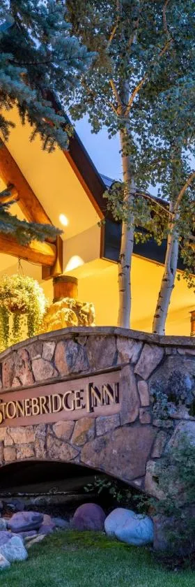 Stonebridge Inn，位于斯诺马斯村的酒店