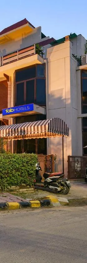 FabHotel Siris 18 - Aravali Biodiversity Park，位于古尔冈的酒店