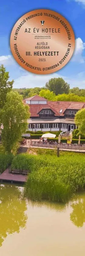 Mártoni Resort & Restaurant，位于Szigetszentmárton的酒店
