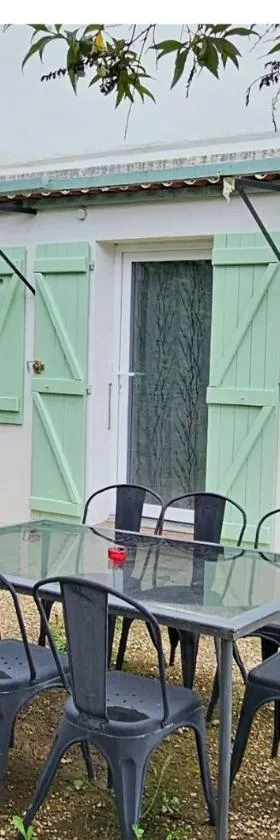 Bel appartement et son jardin，位于锡亚涅河畔圣塞宰尔的酒店