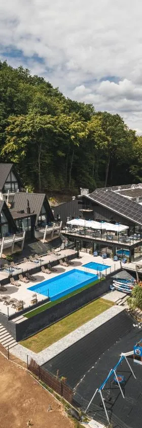 NOI Resort SPA - woda i las，位于Tęgoborze的酒店