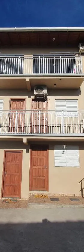 Casa e Kitnets Imbituba Praia da Vila，位于因比图巴的酒店