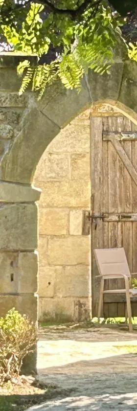 Demeures et Châteaux - Le Portail en Marais Poitevin，位于莫雷勒斯的酒店