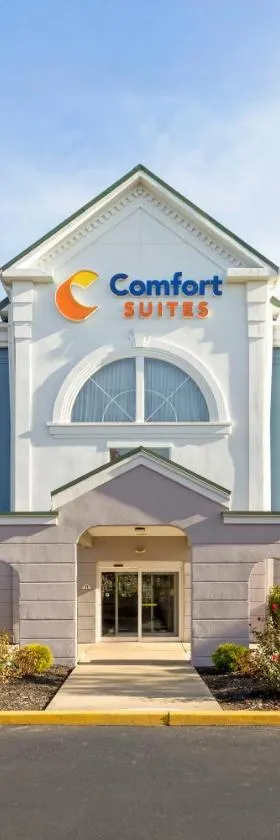 Comfort Suites East Brunswick - South River，位于东不伦瑞克的酒店