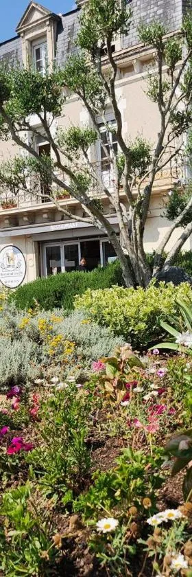 Hôtel de Vendée Restaurant Les2M，位于丰特奈勒孔特的酒店