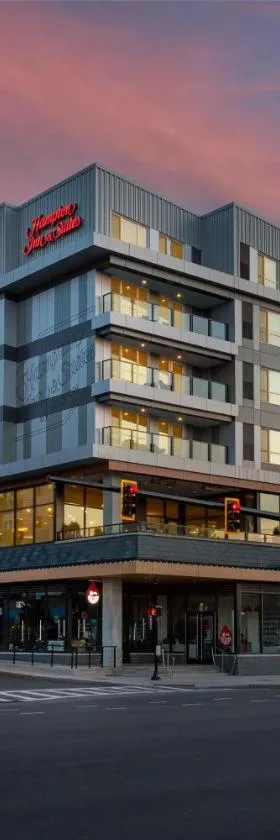Hampton Inn & Suites Watertown Boston, Ma，位于沃特敦的酒店