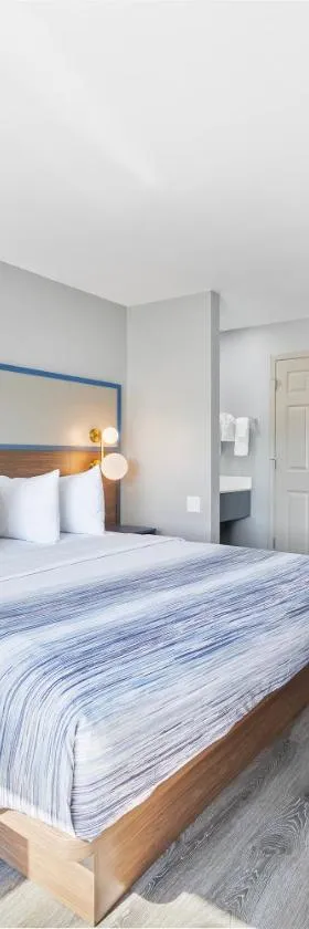 AmericInn by Wyndham Urbana，位于尚佩恩的酒店