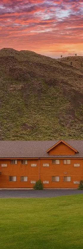 Yellowstone Village Inn and Suites，位于加德纳的酒店