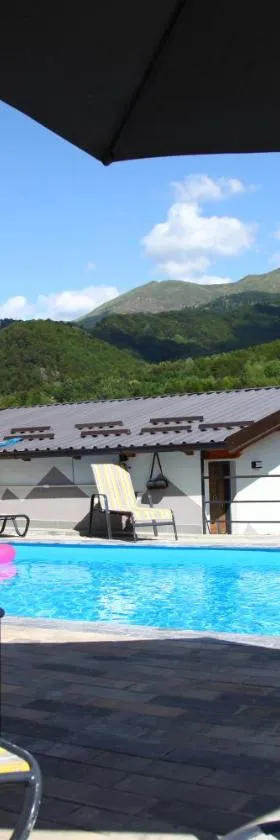 Apartmani Visnja，位于Crni Vrh的酒店