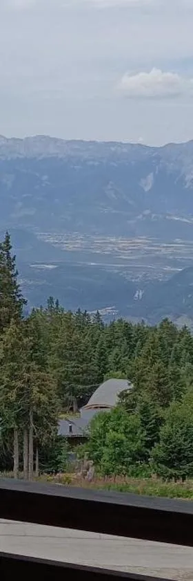 Chamrousse - Résidence La Grive，位于尚鲁斯的酒店
