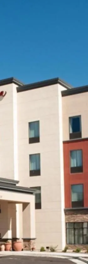 Hampton Inn by Hilton Fort Morgan，位于摩根堡的酒店