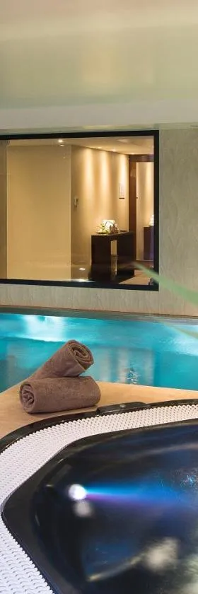 Hôtel & SPA Oceania L'Univers Tours，位于图尔的酒店