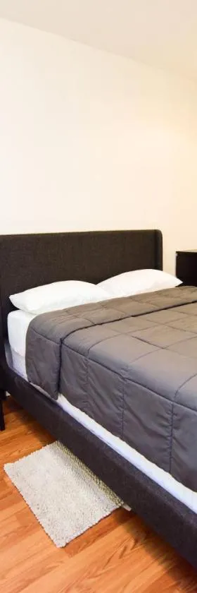 Great! Private NYC Room in Sunnyside，位于Haberman的酒店