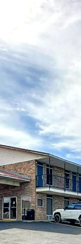 Regal Inn Guntersville By OYO Hwy 431，位于甘特斯维尔的酒店