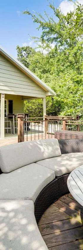 Secluded Tuskahoma Retreat with Deck and Views!，位于Clayton的酒店