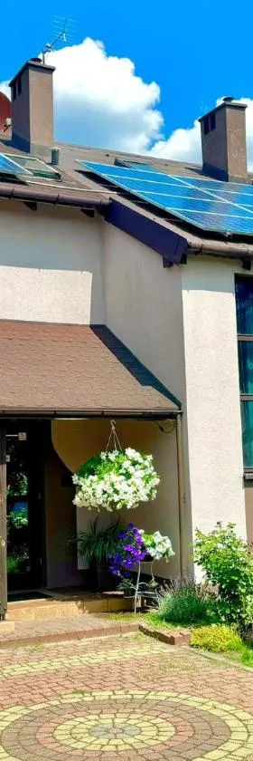 Homies Inn，位于Celiny的酒店