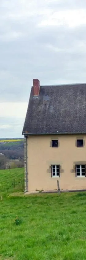 Gîte de campagne avec terrasse et tous équipements à Mazirat - FR-1-489-385，位于Mazirat的酒店