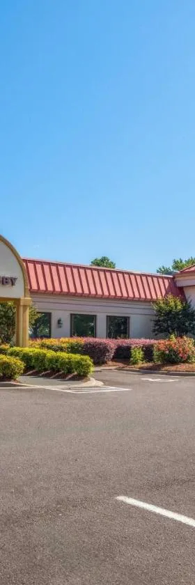 Village Inn Clemmons-Winston Salem, Trademark by Wyndham，位于Clemmons的酒店