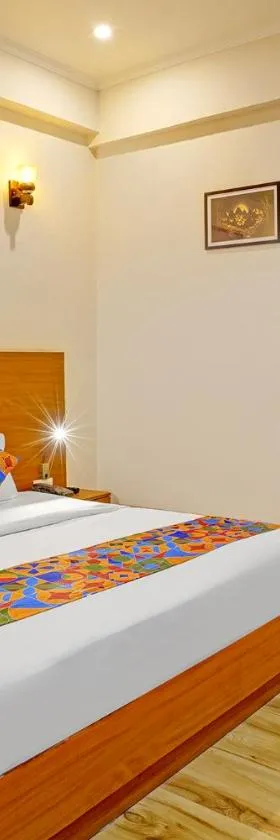 FabHotel The Viraaj，位于加济阿巴德的酒店