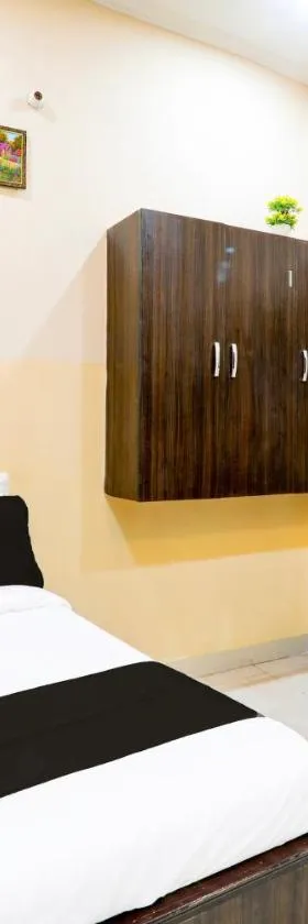 Hotel O SSK Hotel，位于Bhauli的酒店