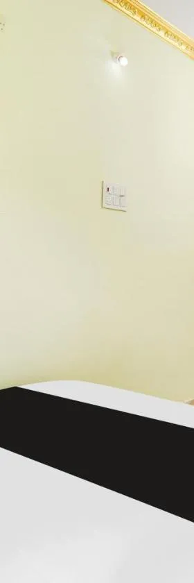 Hotel O V Guest In，位于Bāpatla的酒店