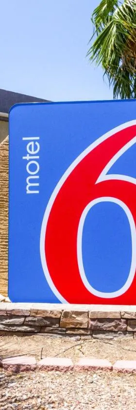 Motel 6 Glendale Phoenix，位于格伦代尔的酒店