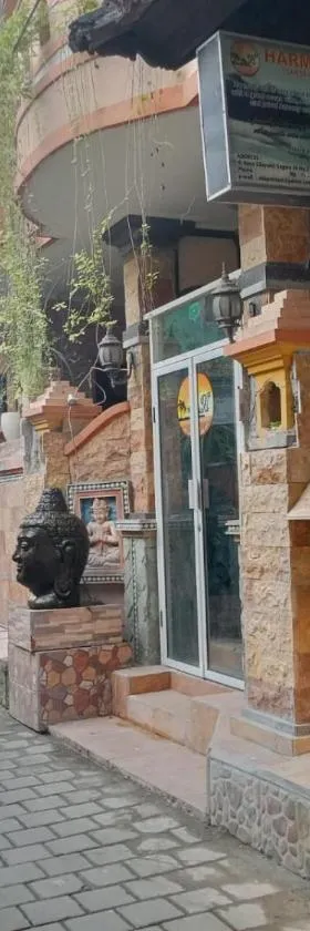 和谐旅馆，位于八丹拜的酒店