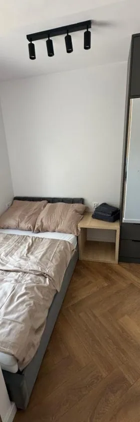 Nowa Apartmenty - parking lotniskowy，位于Palędzie的酒店