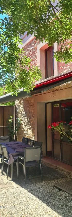 Villa Misanid écrin de verdure à 15mm de la cité de Carcassonne，位于Mas-des-Cours的酒店
