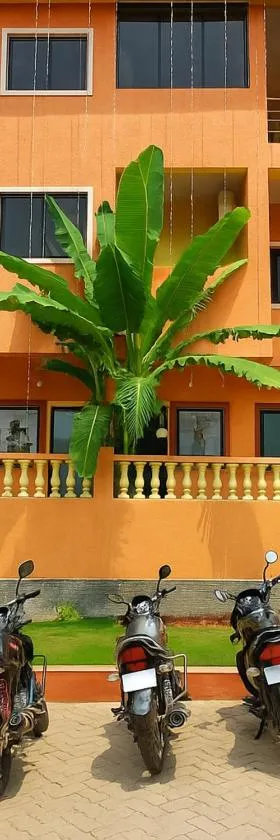 Hotel Spring Height Hotels Near Mall De Goa，位于波尔沃林的酒店