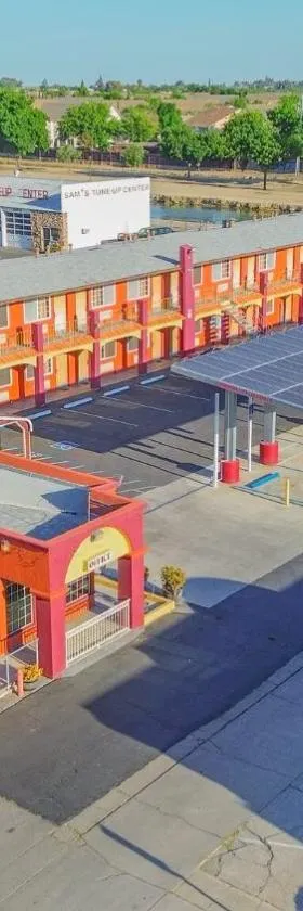 Sunstar Inn，位于洛斯巴诺斯的酒店