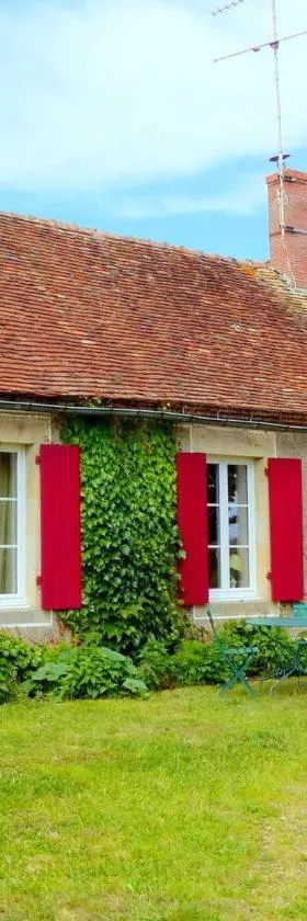 Longère XVIIIe rénovée avec jardin, proche forêt et loisirs, animaux bienvenus - FR-1-489-376，位于Lurcy-Lévis的酒店