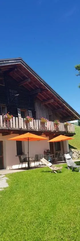 Aux fermes de la Croix, Maison d'hôtes, Spa，位于欧特吕斯的酒店