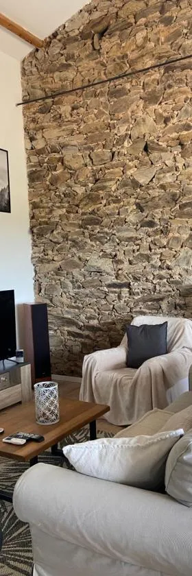 « La Crécerelle » spacieux gîte contemporain entre Tarn et Aveyron，位于Sainte-Gemme的酒店