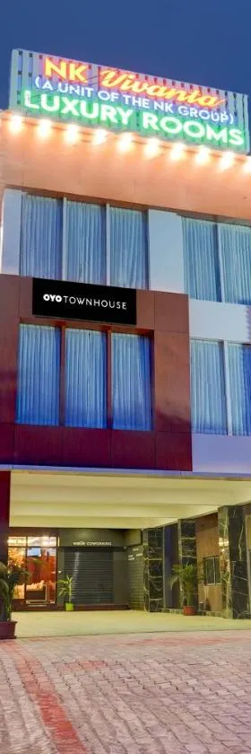 Super Townhouse NK Vivanta Luxury Rooms，位于钦奈的酒店