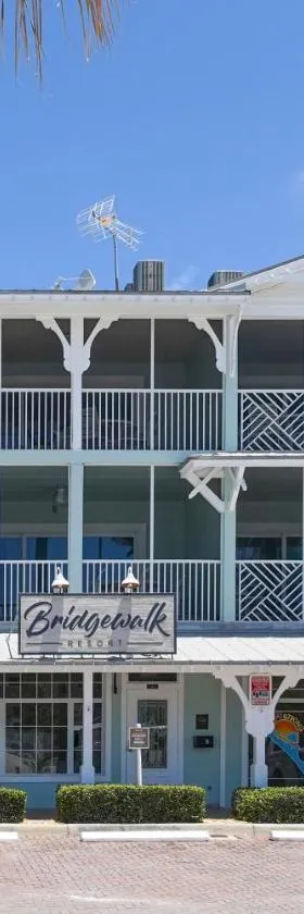 Bridgewalk, a Landmark Resort，位于布雷登顿海滩的酒店
