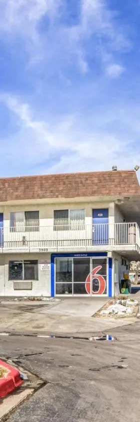 Motel 6 Fort Collins, CO，位于柯林斯堡的酒店