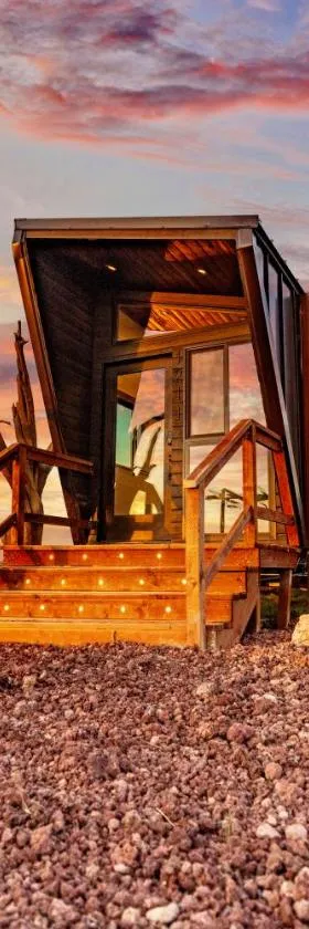 Grand Canyon Stargazing Off-Grid Tiny Home，位于瓦莱的酒店