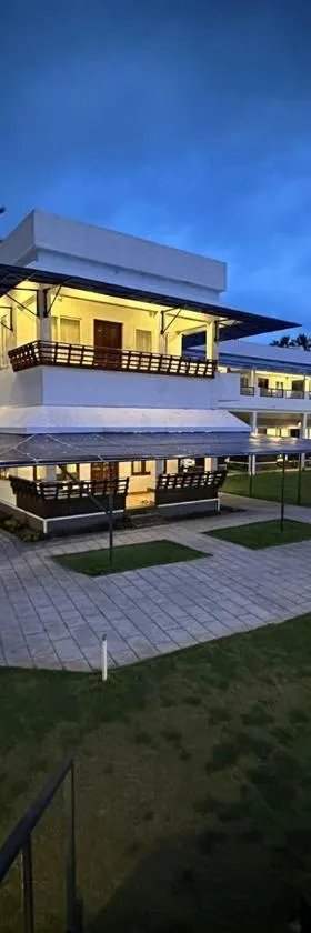 The Marine Pride Beach Resort & Spa，位于瓦尔卡拉的酒店