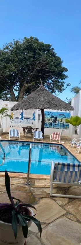 pole inn villa，位于Kinyasini的酒店