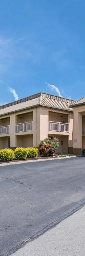 Econo Lodge Inn & Suites Knoxville East，位于诺克斯维尔的酒店