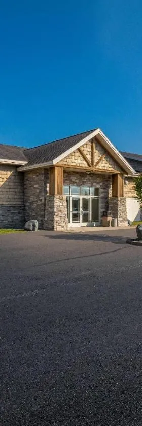 Rodeway Inn & Suites Tomahawk，位于Tomahawk的酒店
