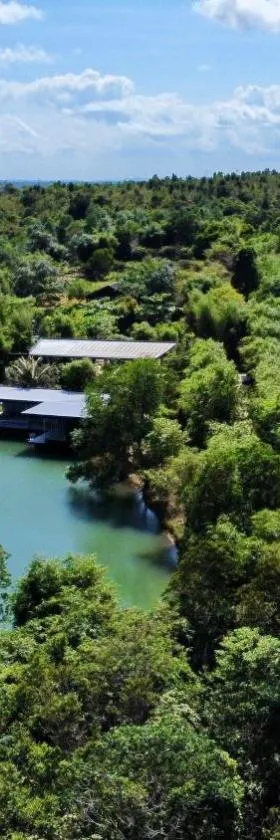 "D'BAMBOO KAMP" Desa Wisata Ekang，位于拉古洼的酒店