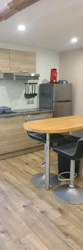 Le Studio de la Baume，位于锡斯特龙的酒店