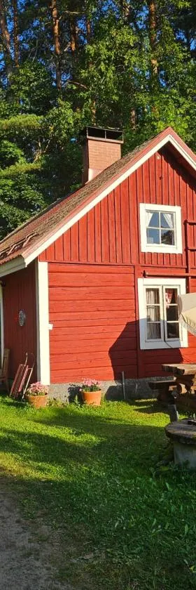 Country romantic sauna cottage，位于Maakeski的酒店