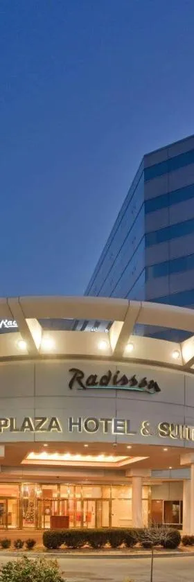 Radisson Plaza Hotel and Suites Kalamazoo，位于卡拉马祖的酒店
