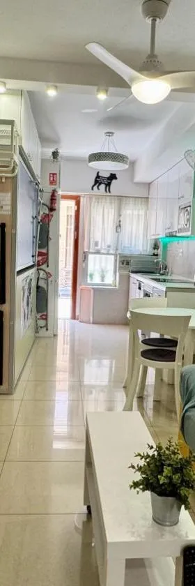 BADAROSA House10min to BARCELONA City&NearTo BEACH，位于巴达洛纳的酒店