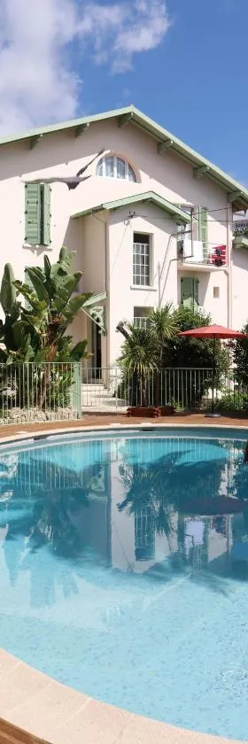 La Villa Roseraie , Hôtel Familial OUVERT TOUTE L'ANNEE，位于旺斯的酒店