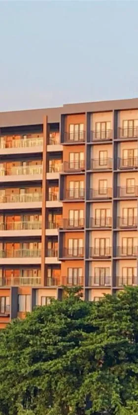 Oak Tree Emerald Hotel & Coventions Semarang，位于三宝垄的酒店
