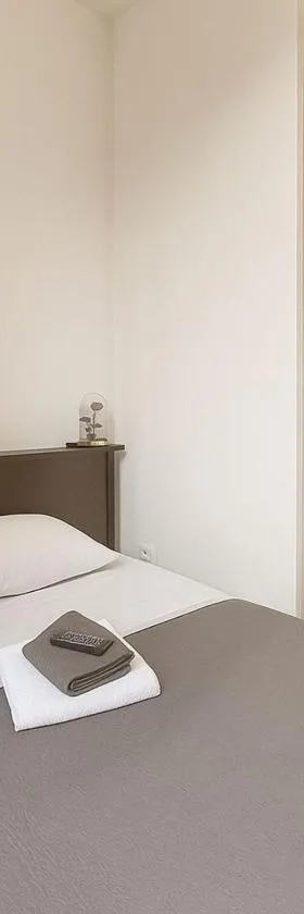 巴黎布列斯特酒店，位于朗斯的酒店
